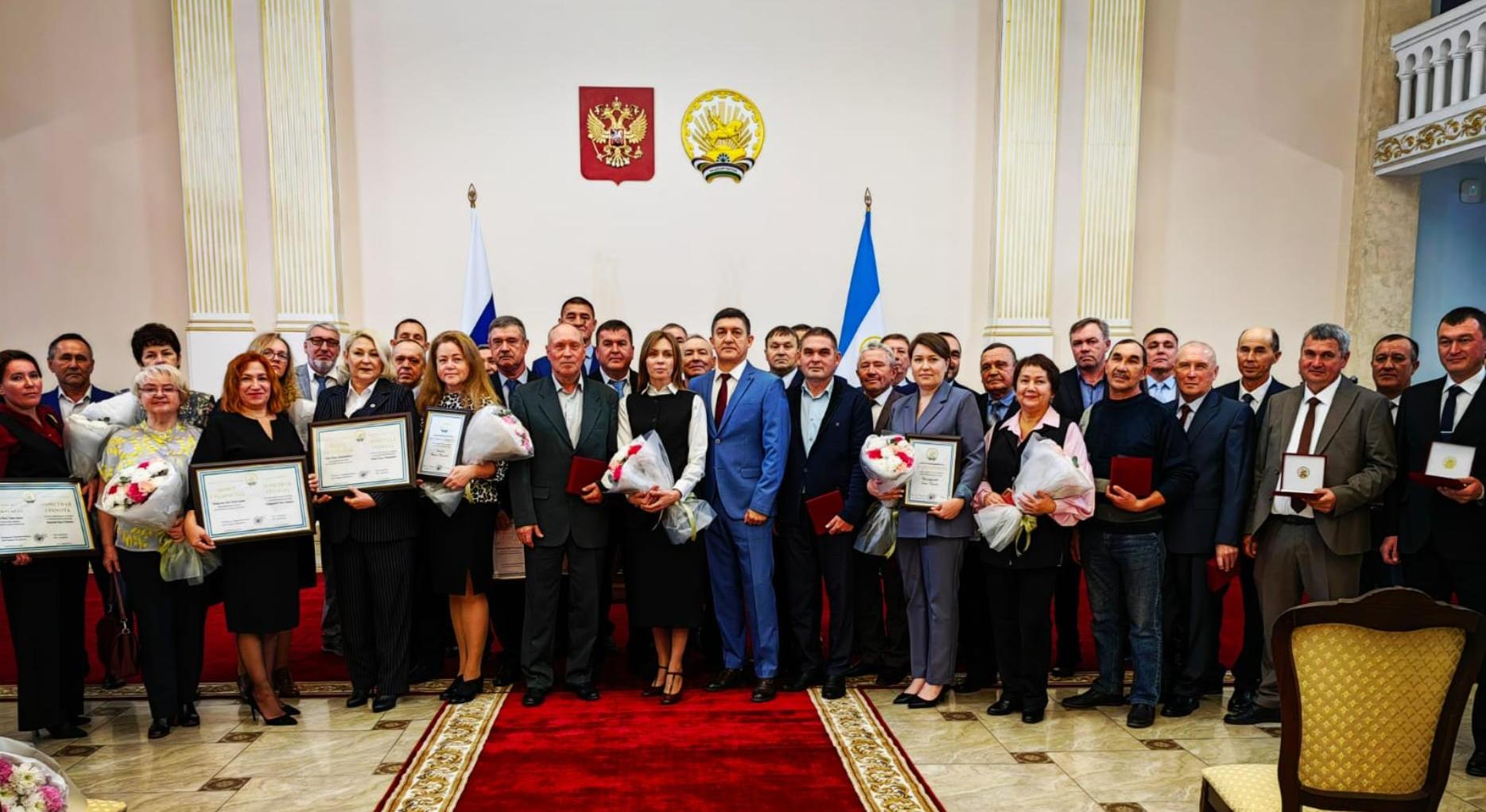 Награждение работников дорожной отрасли 16 октября 2025 г. Награждение работников дорожной отрасли 16 октября 2025 г.