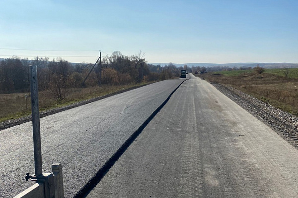 В Ишимбайском районе по нацпроекту «Безопасные качественные дороги» ремонтируют автодорогу Кузнецовский – Верхотор