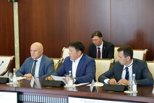 Радий Хабиров провёл очередной «Транспортный час»