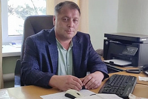Продолжаем серию публикаций про наших дорожников. На фото - Хакимов Линар Фирдаусович, главный инженер Калтасинского ДРСУ