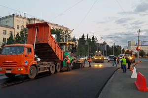 В Уфе АО «Башкиравтодор» ведет работу по укладке асфальта в ночное время 
