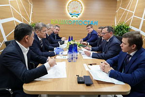 В рамках XIV Международного форума «Транспорт России» состоялась рабочая встреча Главы Башкортостана Радия Хабирова и заместителя министра транспорта России – руководителя Федерального дорожного агентства  Андрея Костюка.