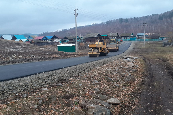 В Бурзянском районе асфальтируют центральную улицу д. Набиево