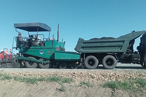 В Абзелиловском районе на автодороге Озерное отделение совхоза - Кусимовский рудник начали укладку асфальтобетонного покрытия    