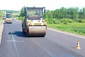 В Шаранском районе завершили укладку асфальтобетона на автодороге Шаран-Тюменяк